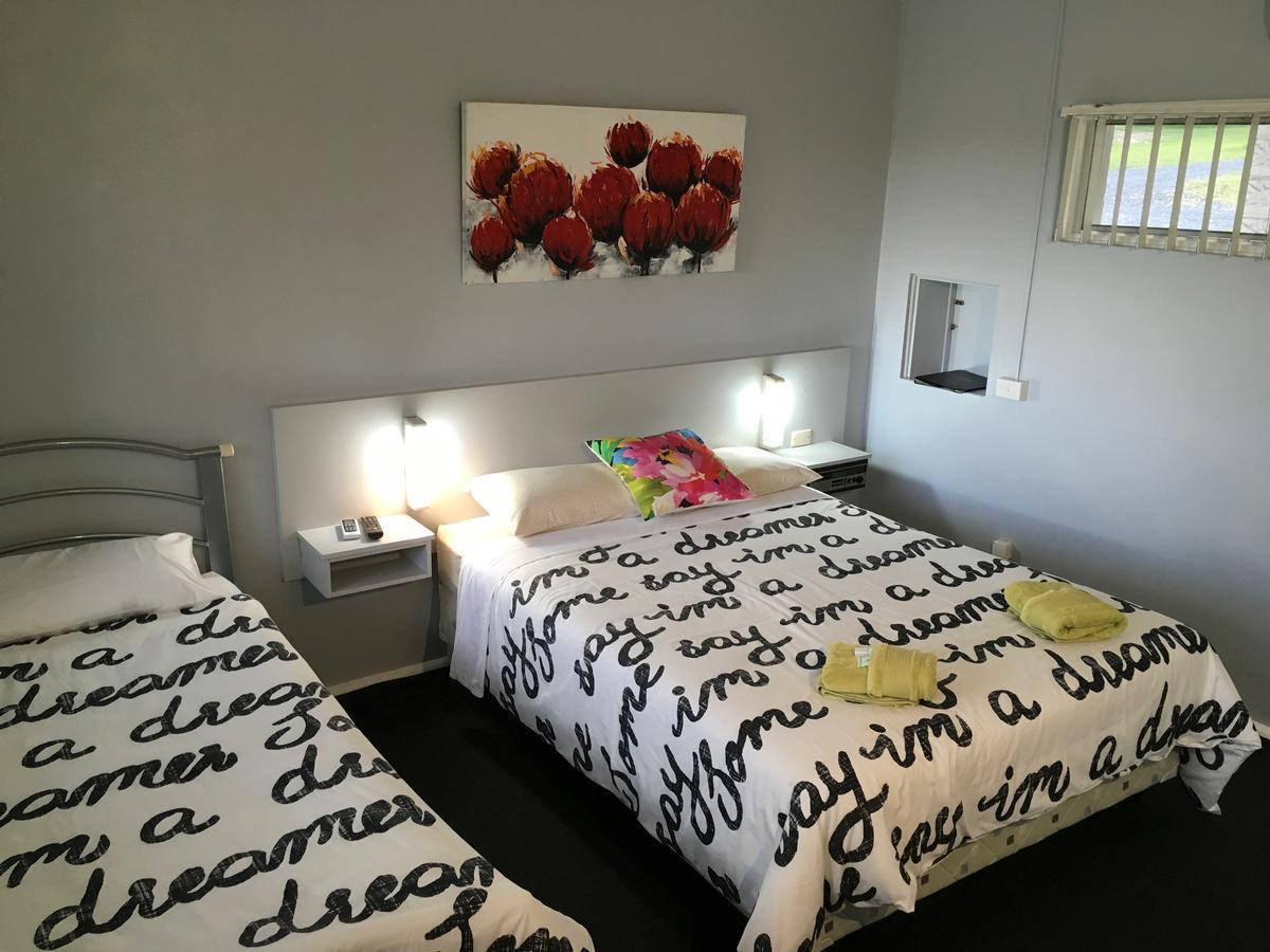 Plantation Retro Motel Tyndale Bagian luar foto